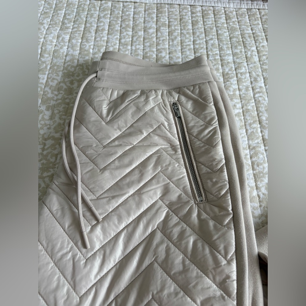 Athleta Apres Ski Down Solstice Quilted Jogger Pants in Abalone Grey | Size 8 - Picture 7 of 16